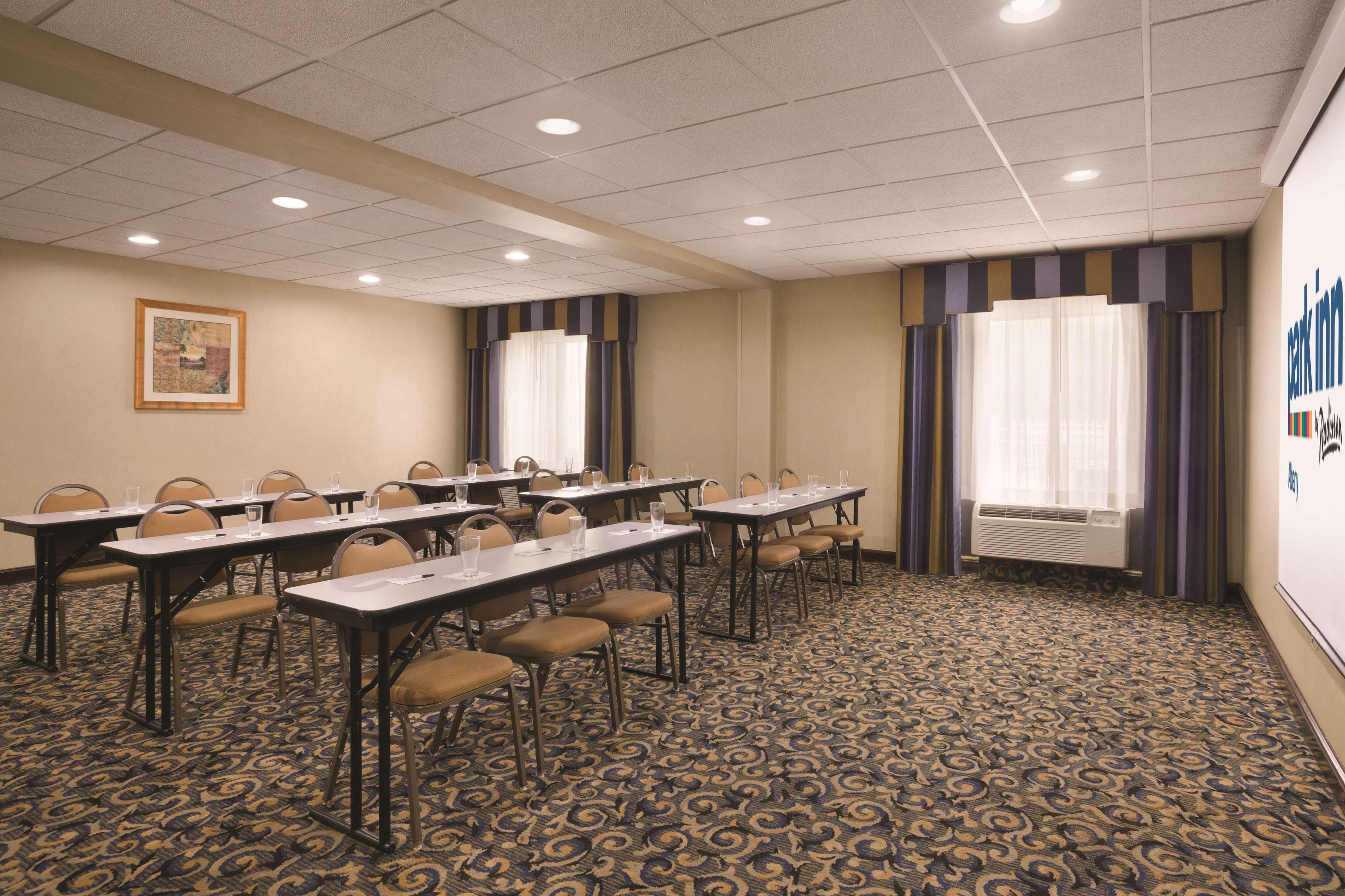 Park Inn By Radisson Albany Extérieur photo