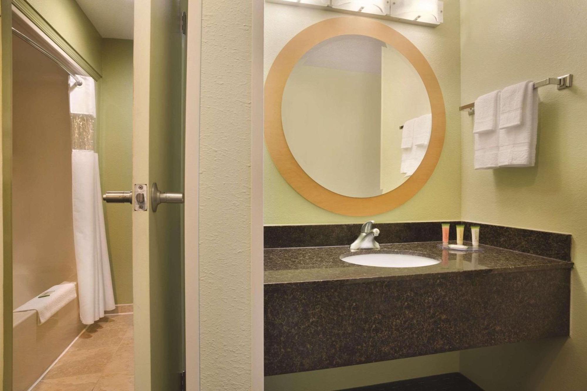 Park Inn By Radisson Albany Extérieur photo